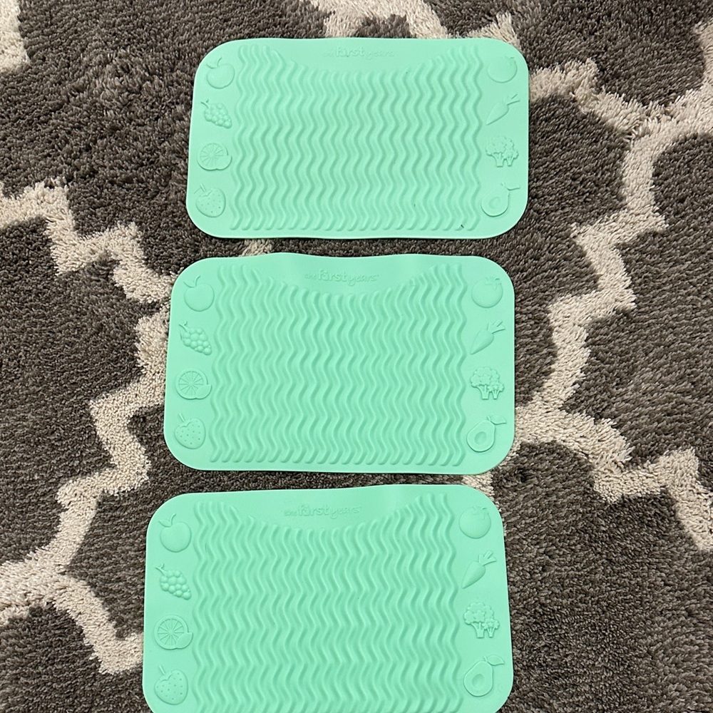 The first years silicone green mat- set of 3